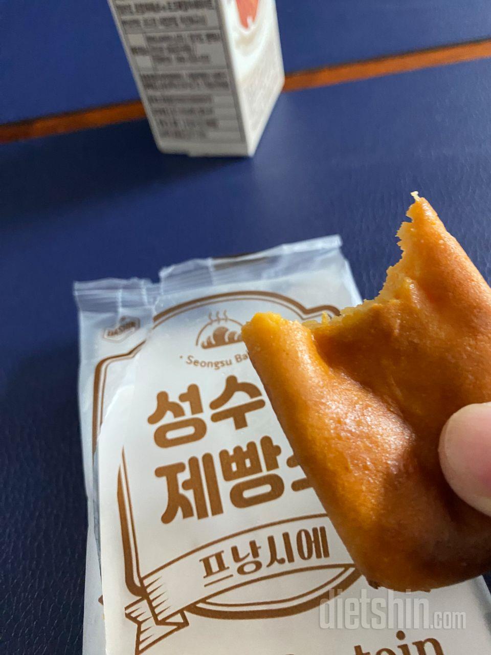 개인적으로는 황치즈가 더 맛나네여