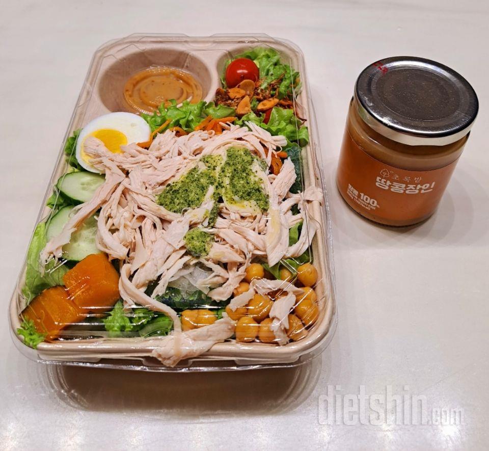 조합을 매번 다르게 해서 먹어요. 종