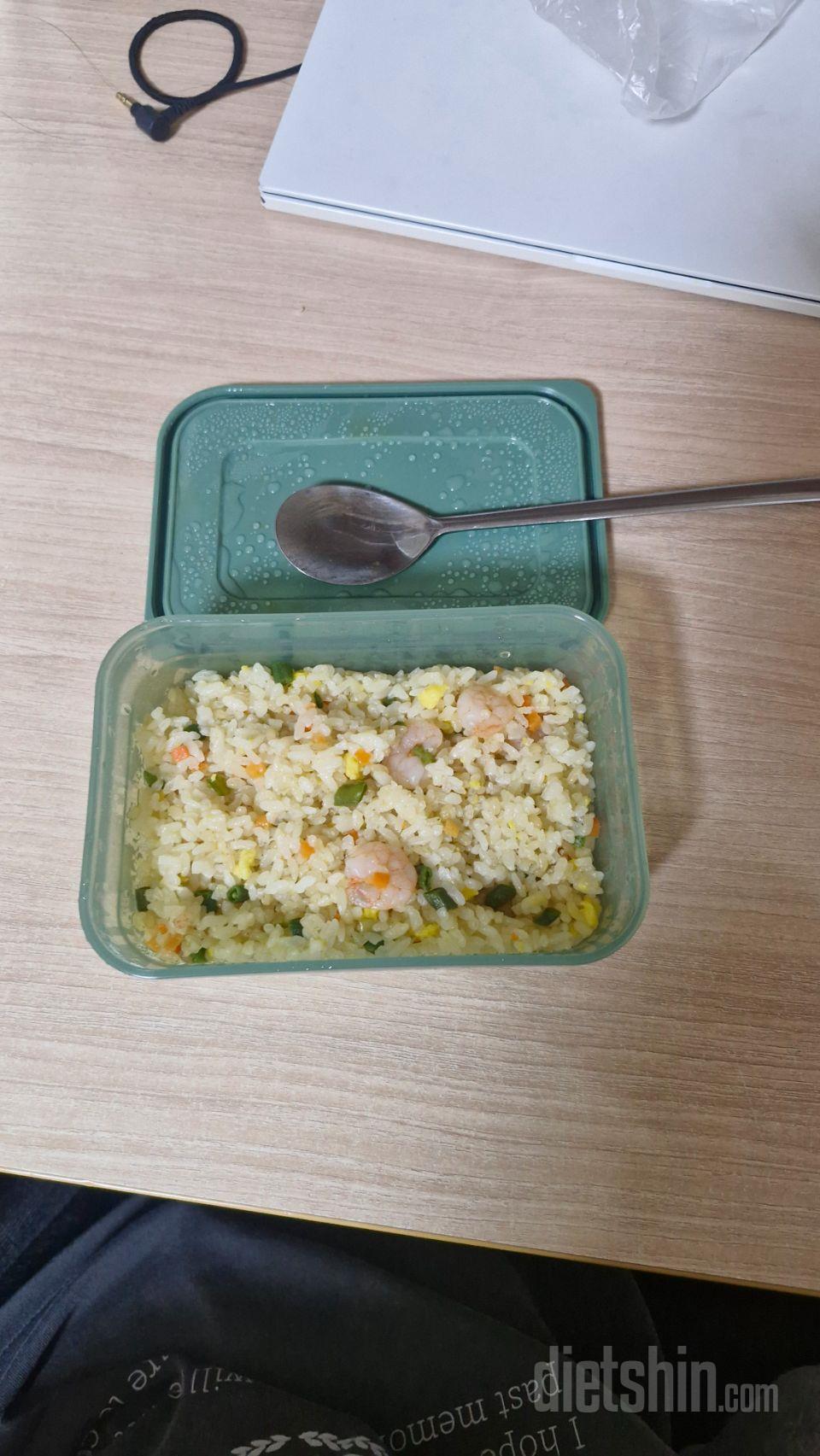중식 계란 볶음밥 맛 같기도 한 것이