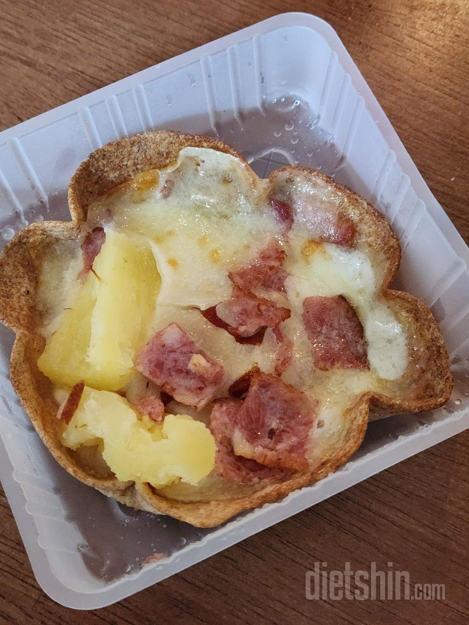 짭짤한 치즈랑 달달한 파인애플이 아주