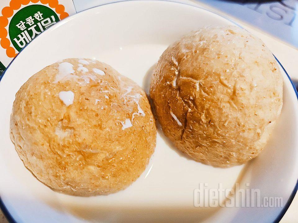 통밀모닝빵은 제가 제일 좋아하는
두유