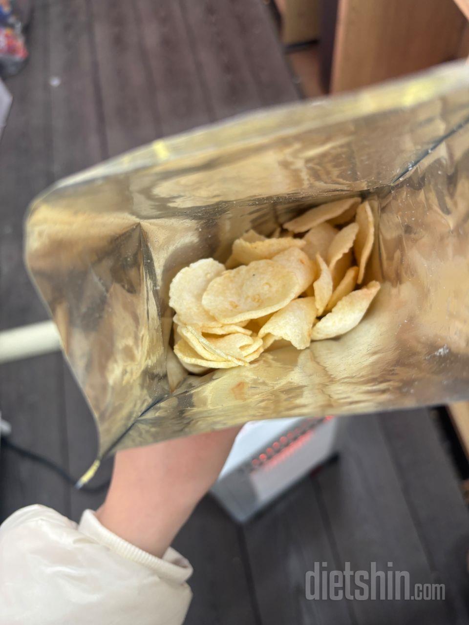 출출할 때 과자는 땡기고 무언가 땡길