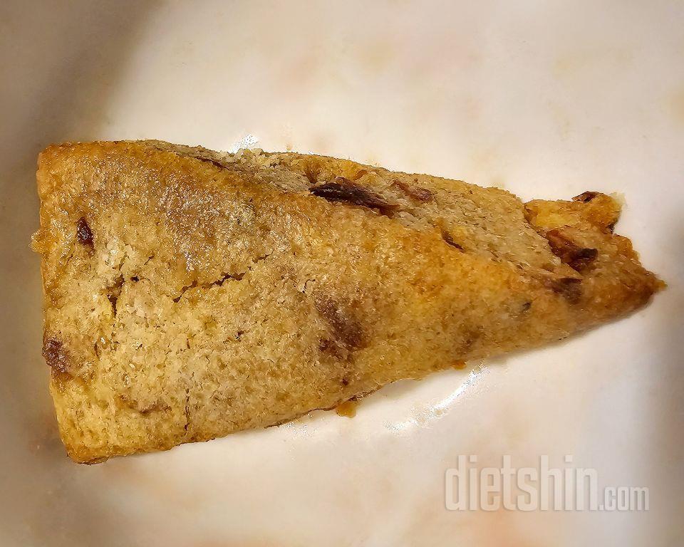 제가 스콘에 딸기잼 발라 먹는 걸 원