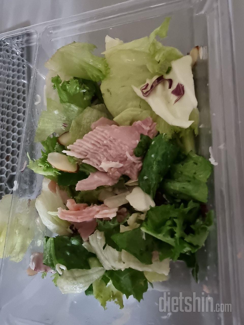 샐러드가 신선하고 맛있어요 그동안 다