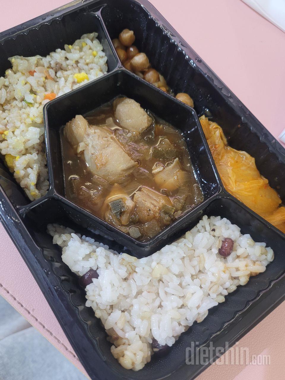 10일짜리 시켜서 점심에 먹었습니당
