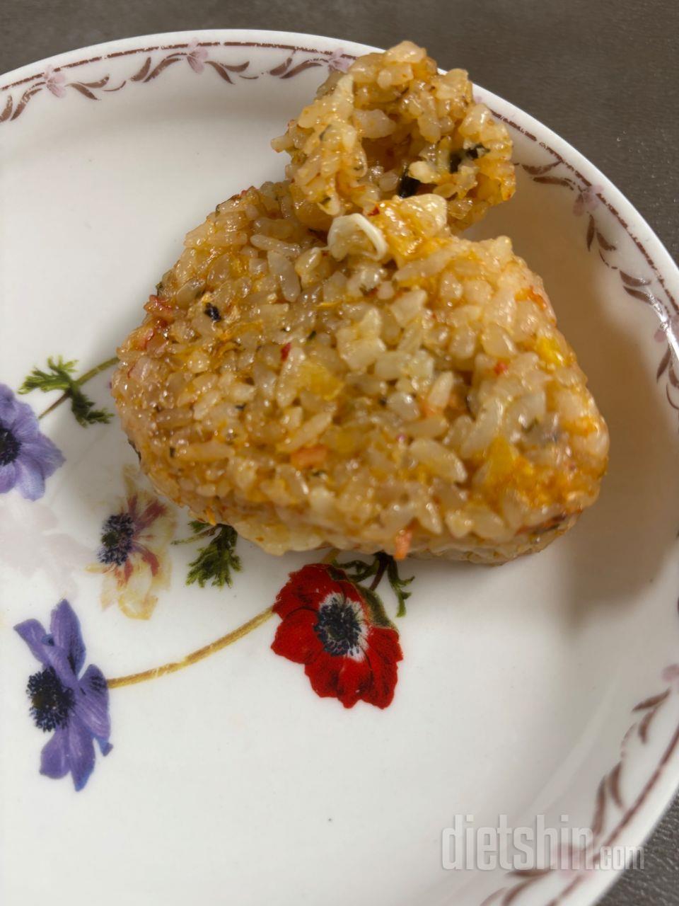 아침밥으로는 현미 주먹밥으로 챙겨먹고