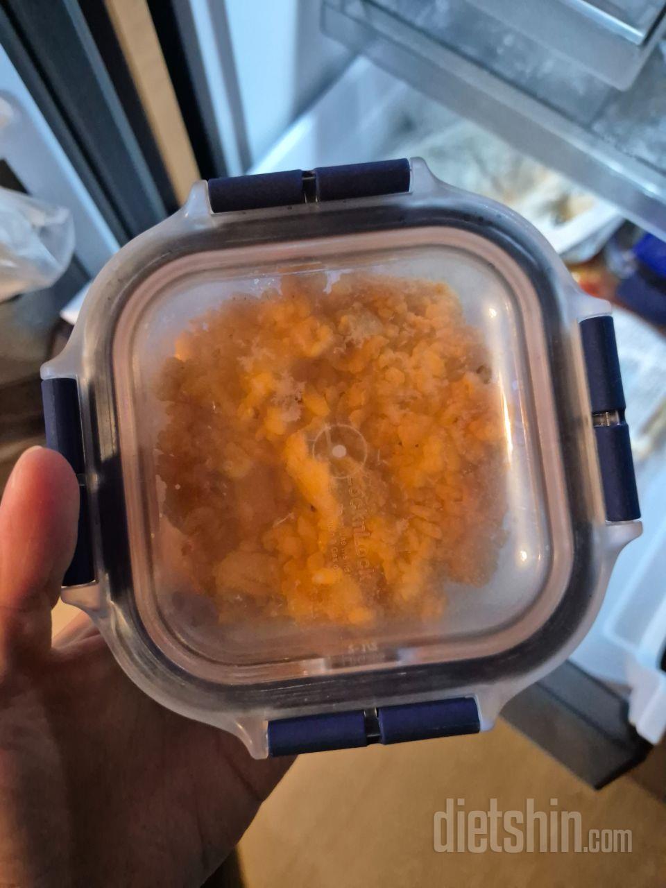 새우는 슴슴하니 맛있고 깍두기는 아삭