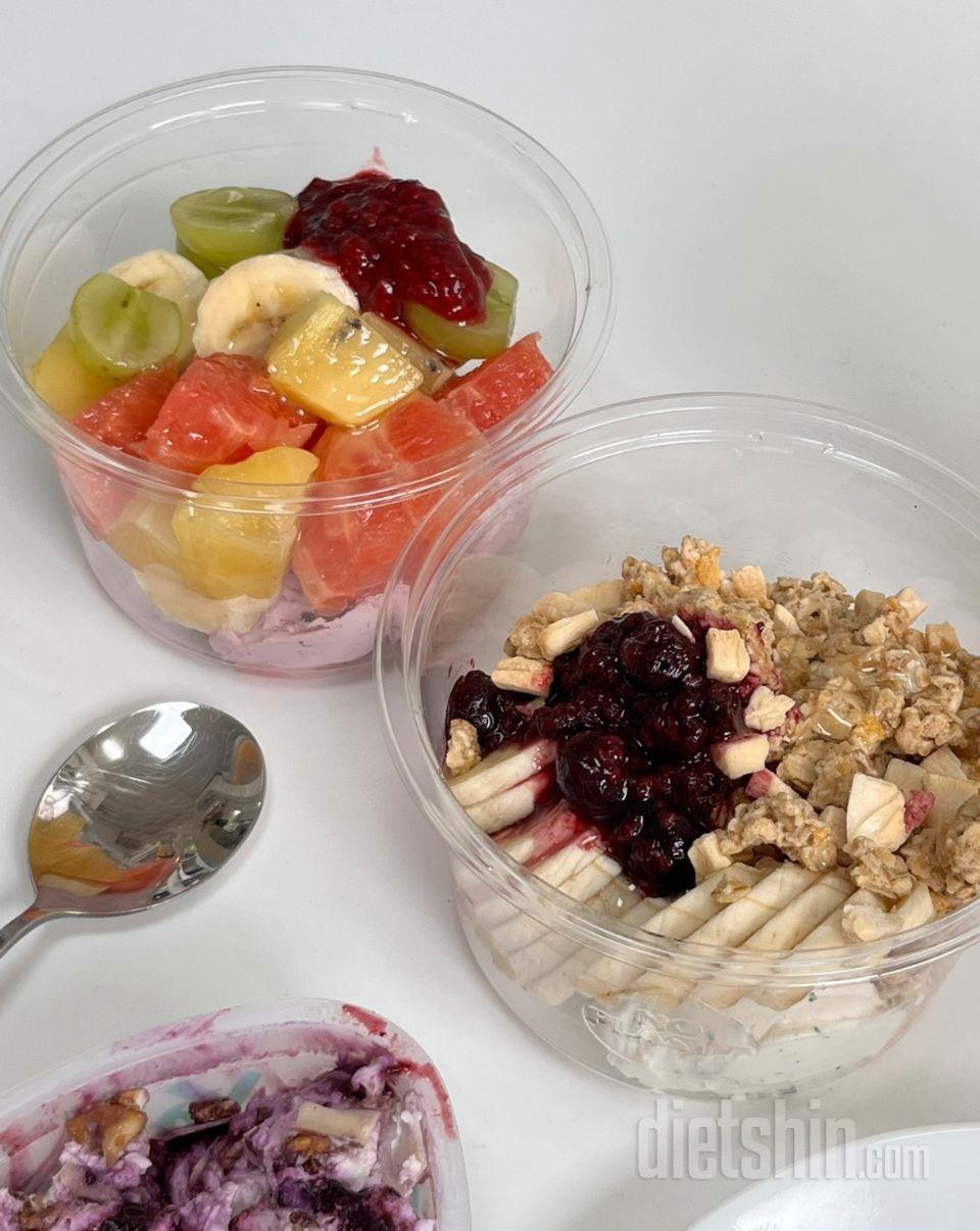 요즘 샐러드를 많이 먹는데 특히 연어