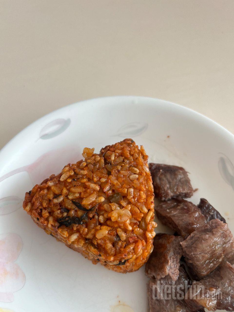 평소에 밥에 고기 먹는 거 좋아하는데