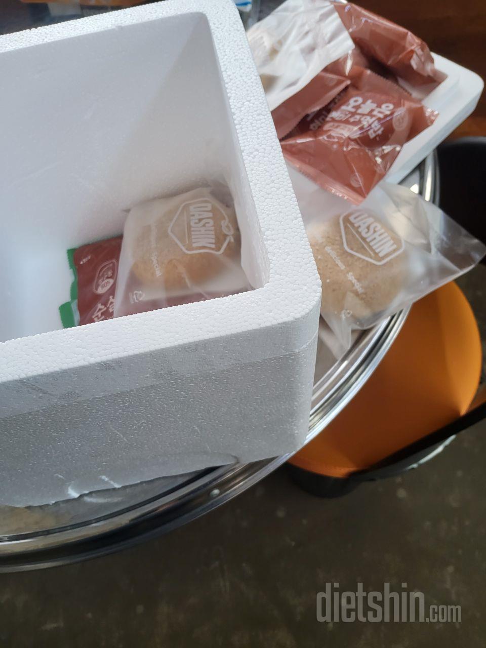 매운걸 못먹는편인데 한입먹고 매워서