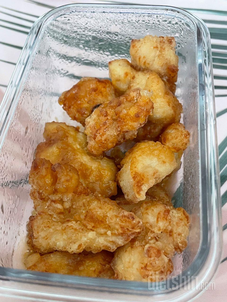 제법 치킨 비슷한 맛
마늘향이 강한