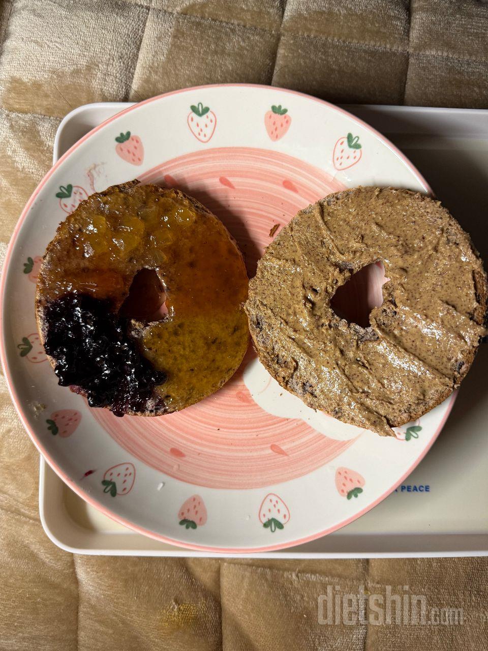 아침에 이거 먹으려고 깨요.. ㅎㅎ