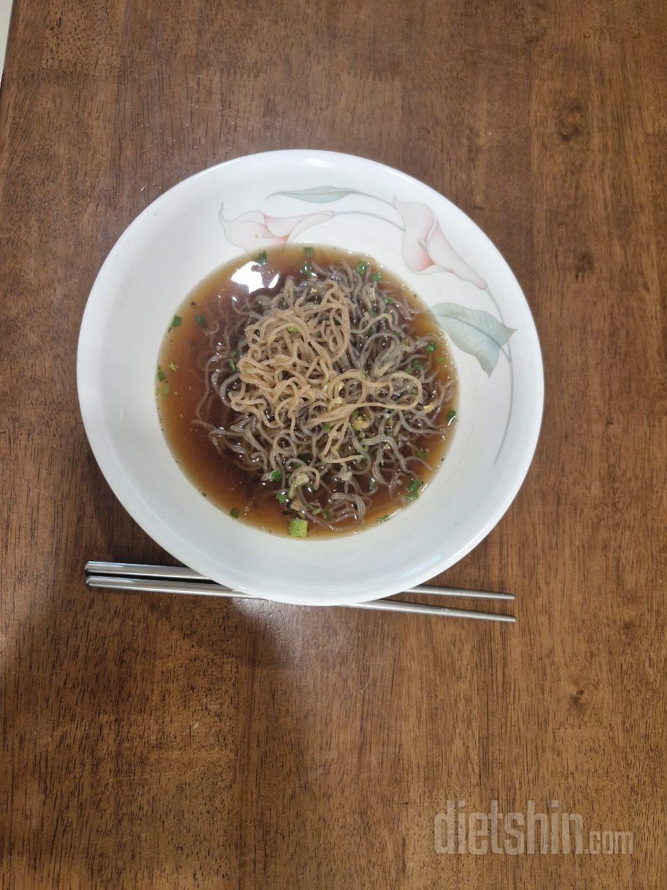 곤약면 칼로리도 낮고 맛도 있네요.