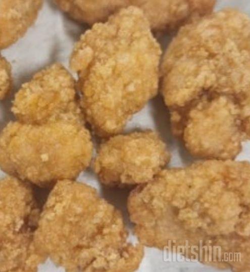 바삭한 식감이 좋고 닭가슴살로 이루어