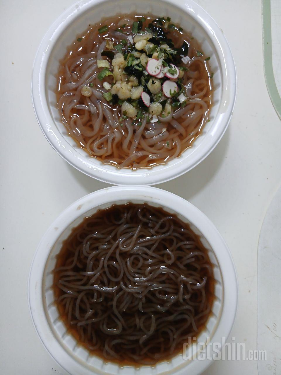 일반 우동과 메밀국수 국물맛과 비슷해