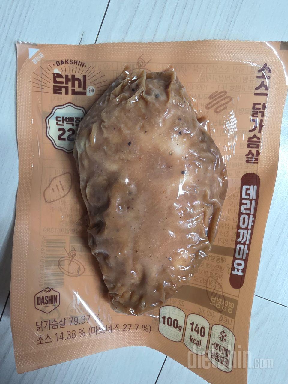 소스가 있어서 맛있게 먹을 수 있어요