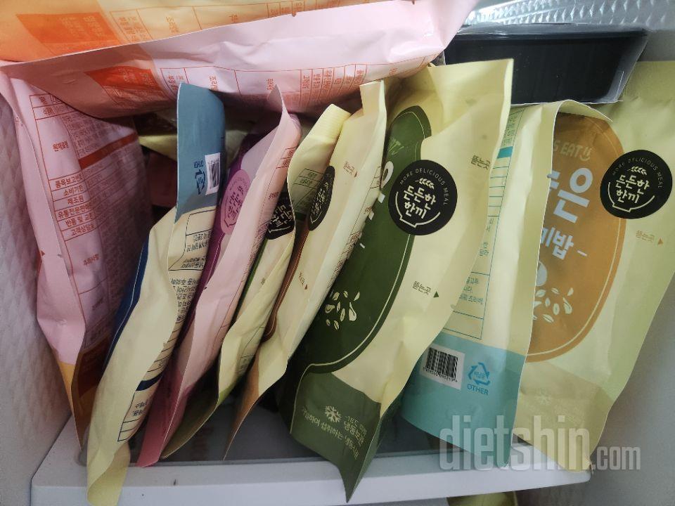 후기가 좋아서 
냉동실에 채워놨습니다