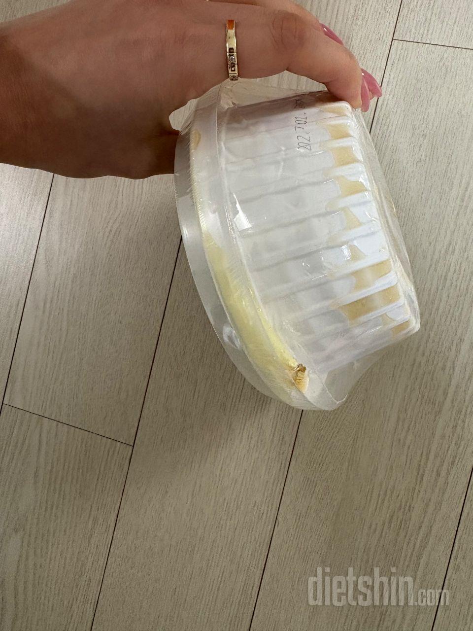 상품이 늦게 도착했는데 이렇게 한개가