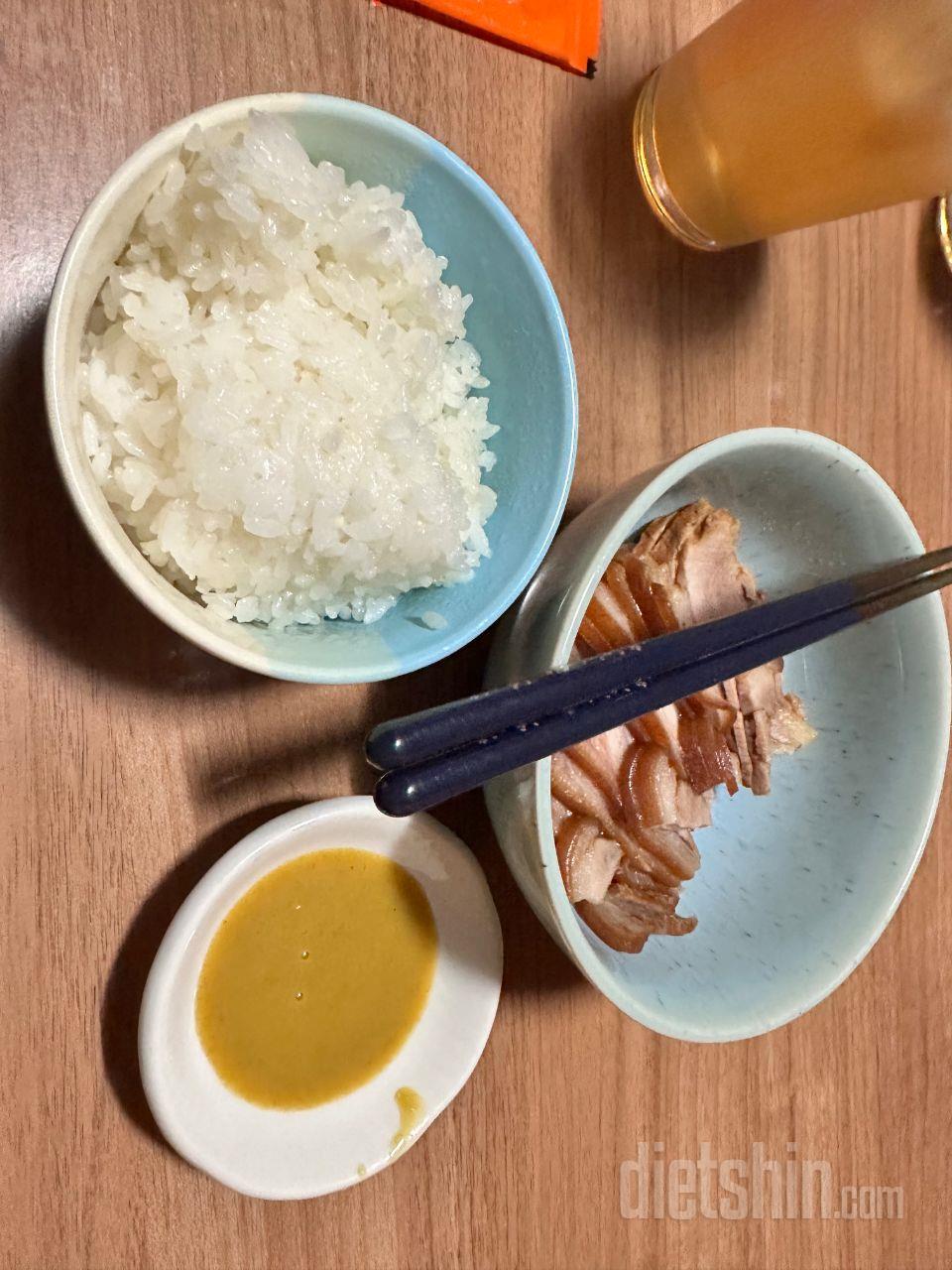 겨자소스가 킥이네요
밋있게 먹었습니다