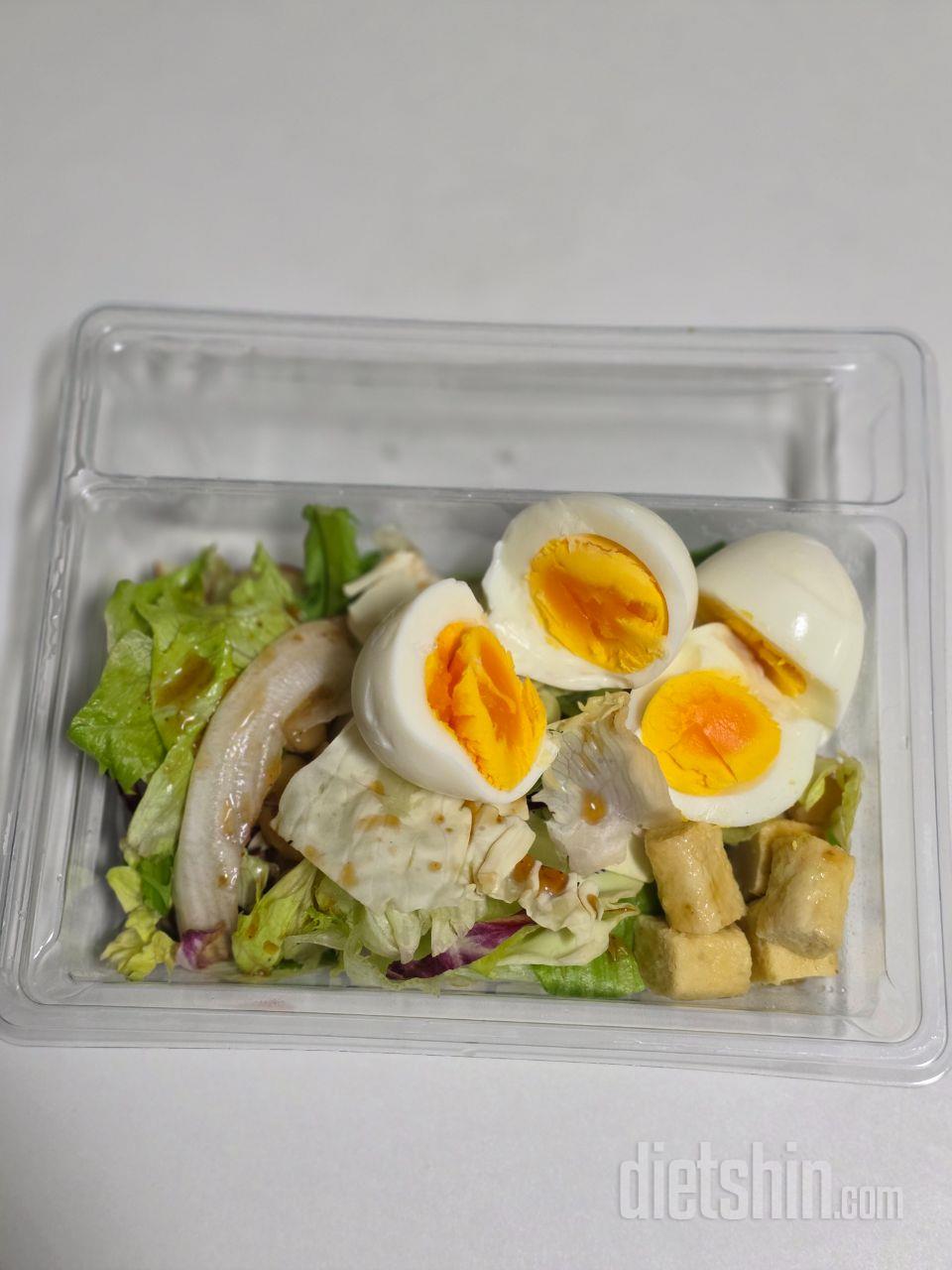 저는 워낙 대식가여서, 샐러드 한팩으