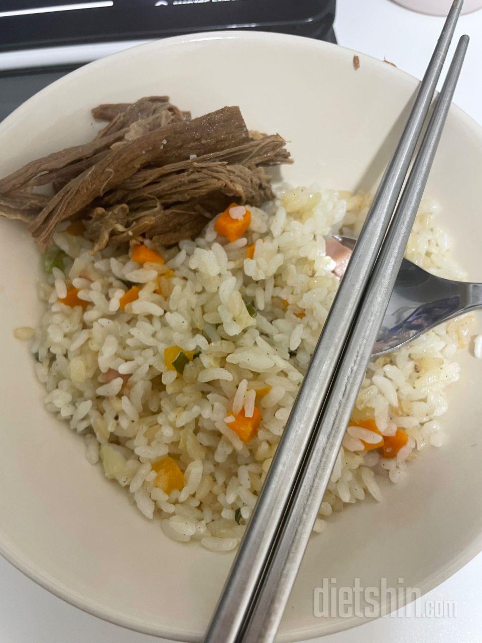 볶음밥만 먹어도 맛있고, 고기 반찬이