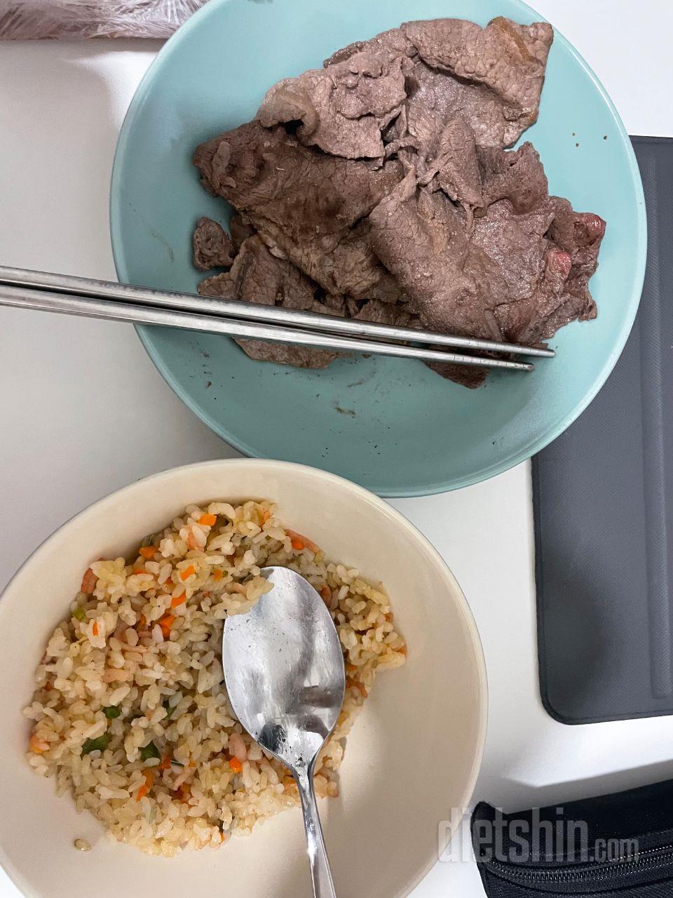 볶음밥만 먹어도 맛있고, 고기 반찬이