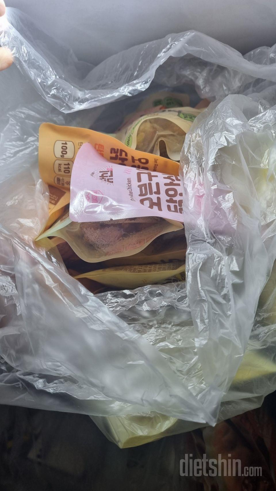 맛보기로 3팩사봤는데 진짜 치킨 먹는