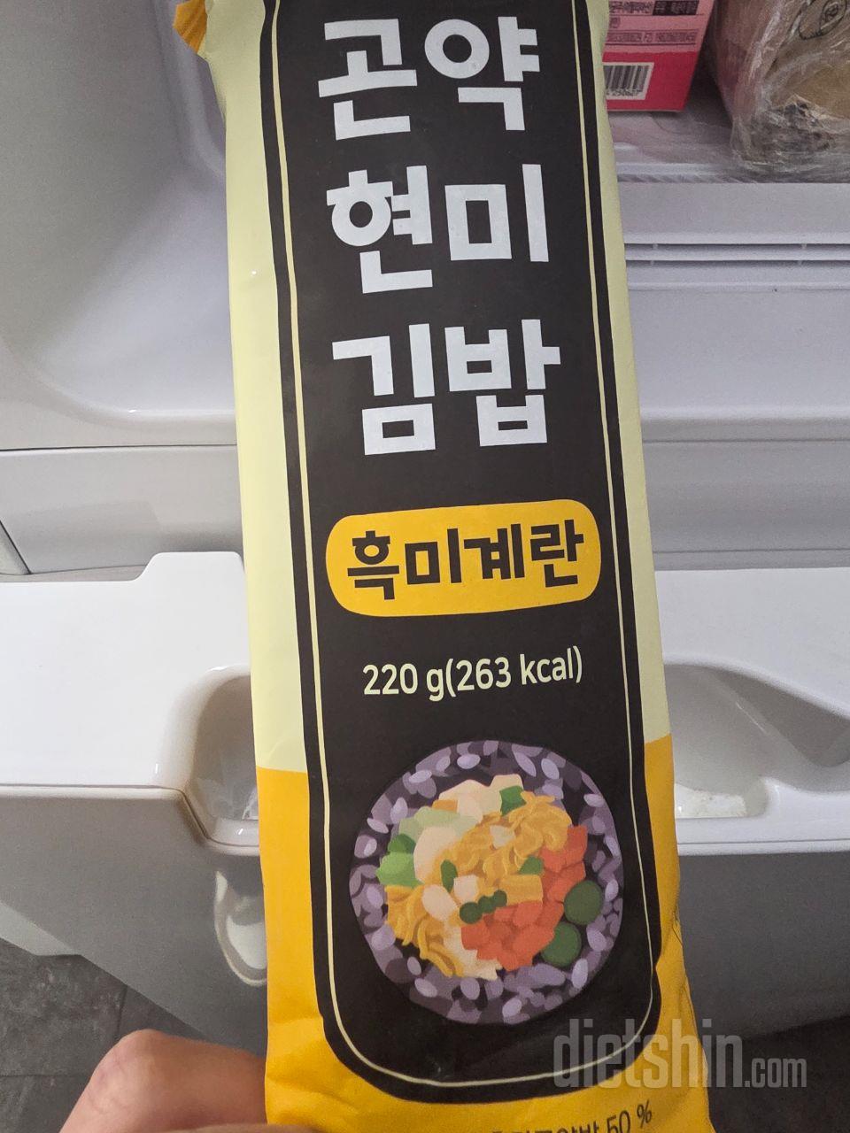 꼬마김밥보다는 훨씬 포만감이 있어요.