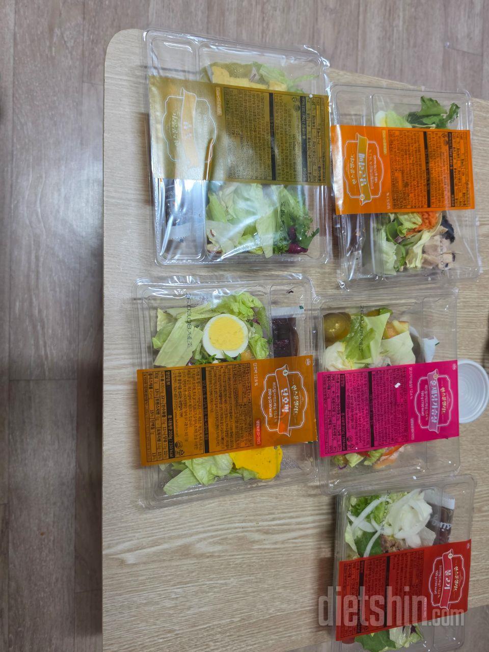 건강을위해 샐러드를 주문하였는데요
맛