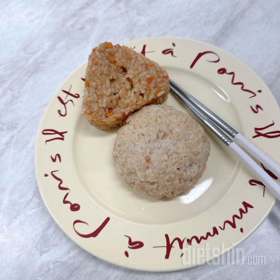 몇 년째 계속 주문하는 주먹밥이에요.