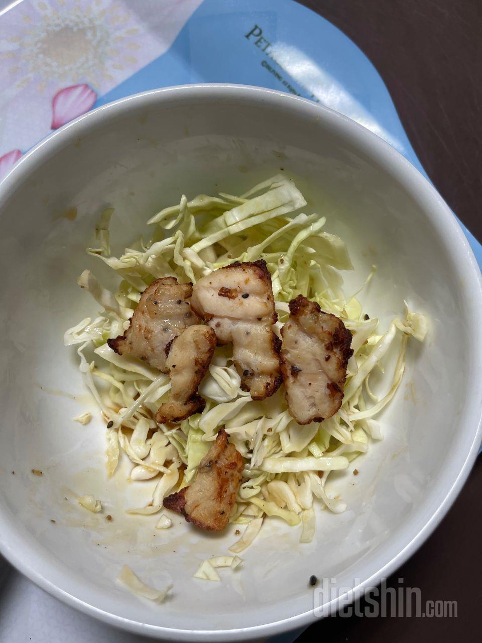 첫날 꼬마김밥 위주. 둘째날 저당 닭