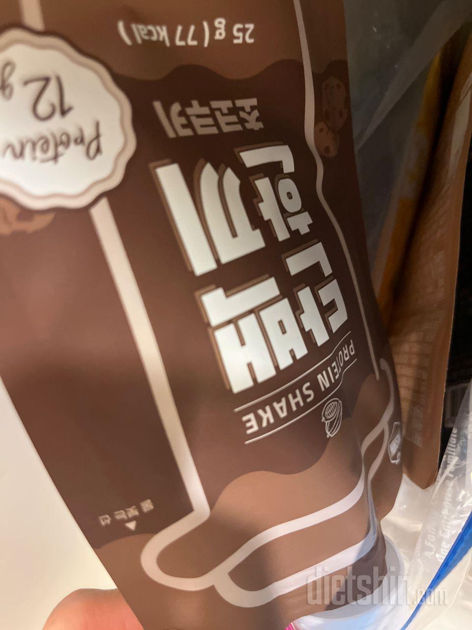 단백질쉐이크 아몬드우유와 섞어 마시여