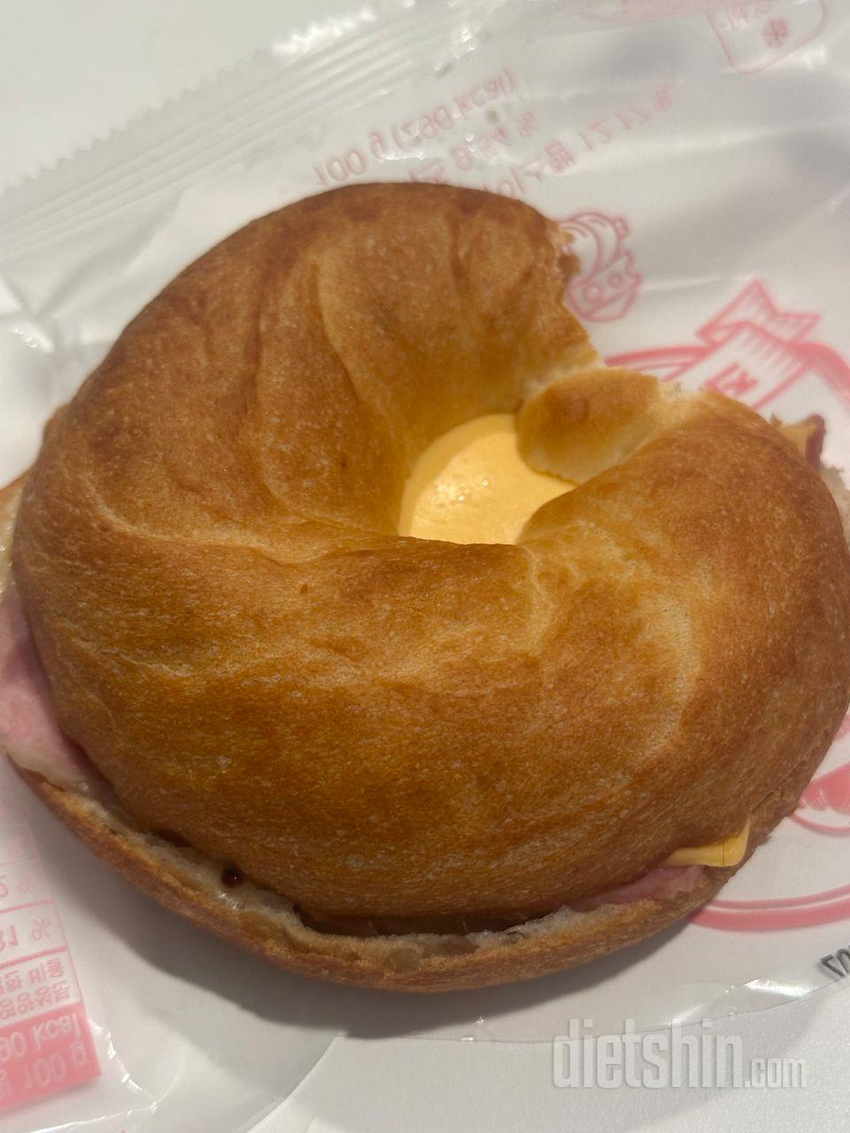 맛있어요 크림치즈보다 잠봉이 맛있네요