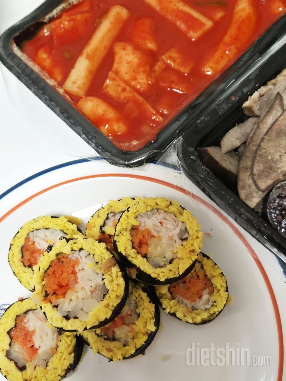 치팅데이에 떡볶이랑 순대랑 먹으려고