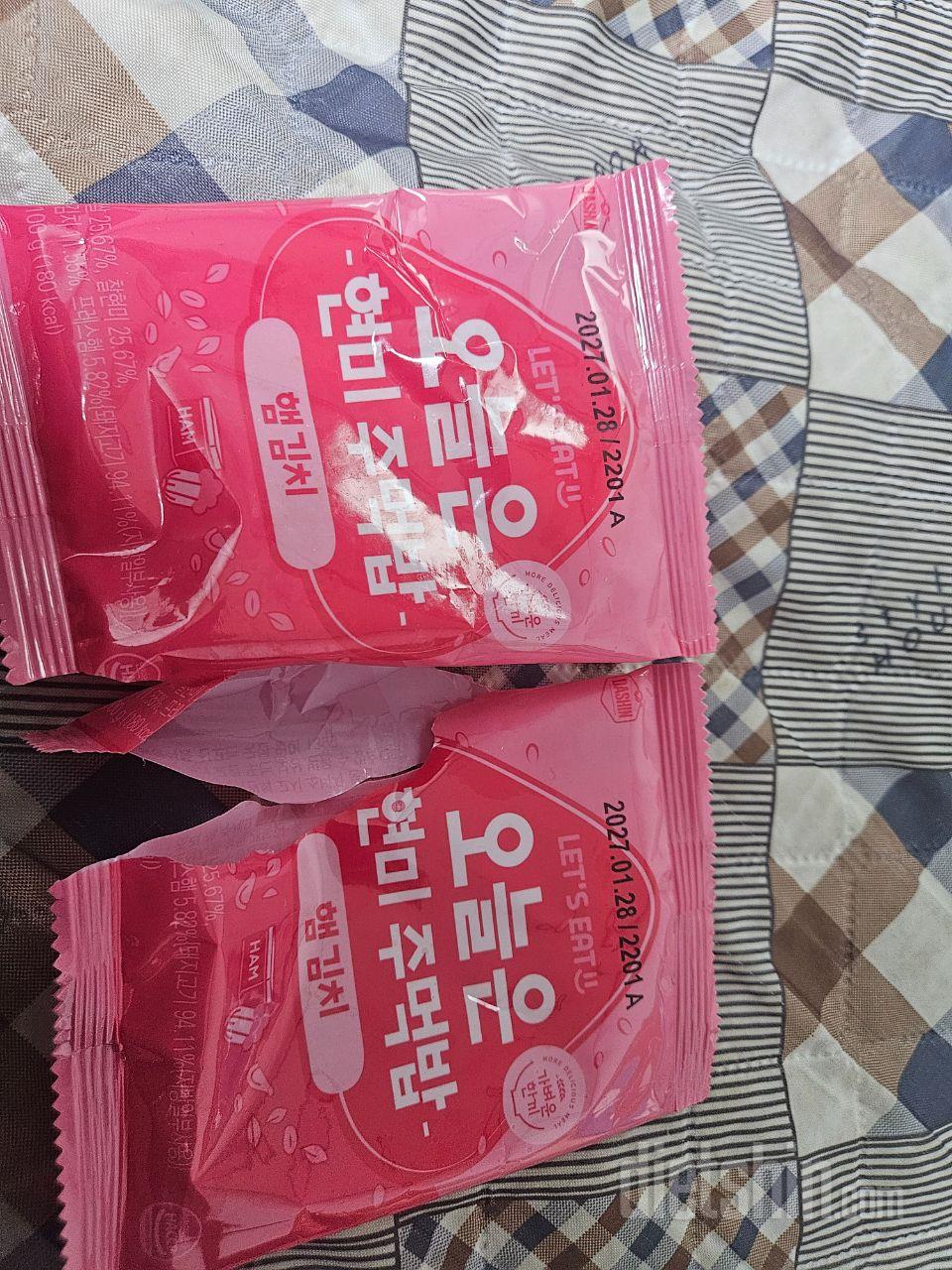 현미주먹밥 하나가 아무것도 안든상태로