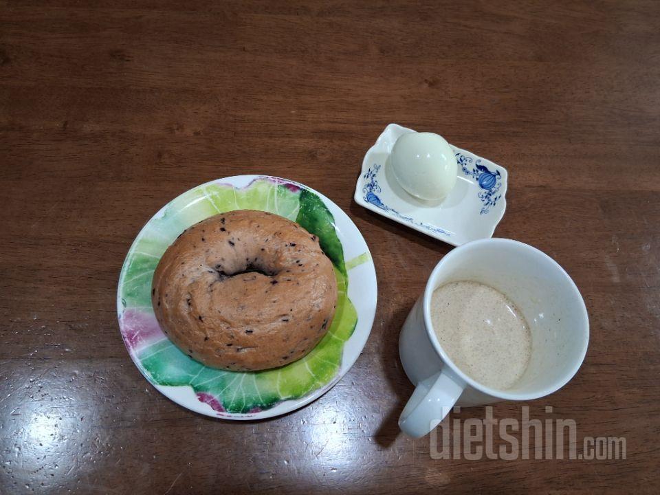 저는 두부베이글을 달걀삶은 것이나 두