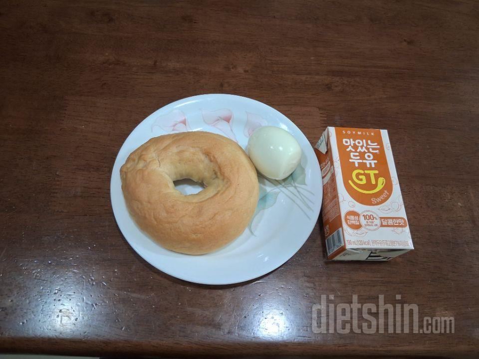 저는 두부베이글을 달걀삶은 것이나 두