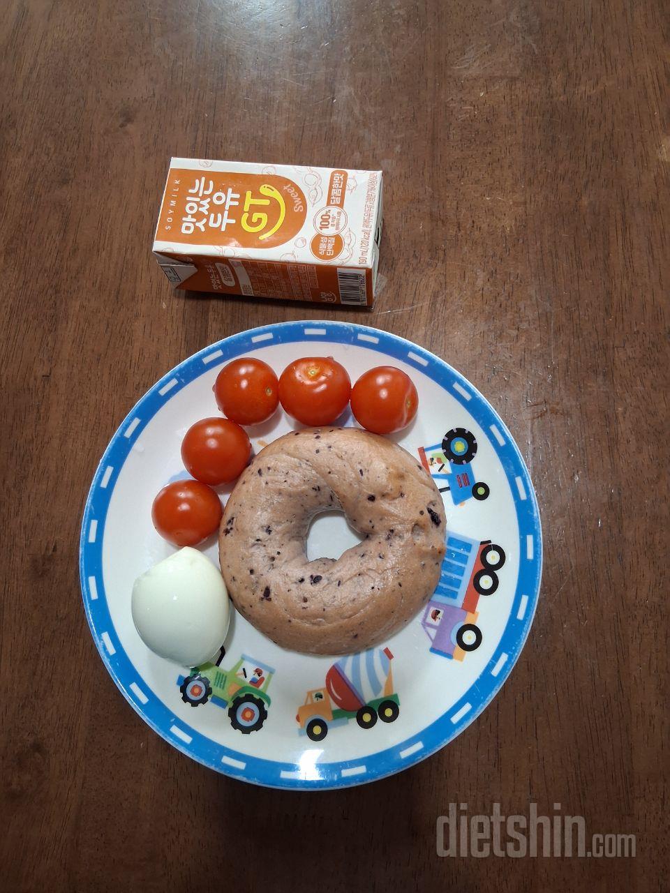 저는 두부베이글을 달걀삶은 것이나 두