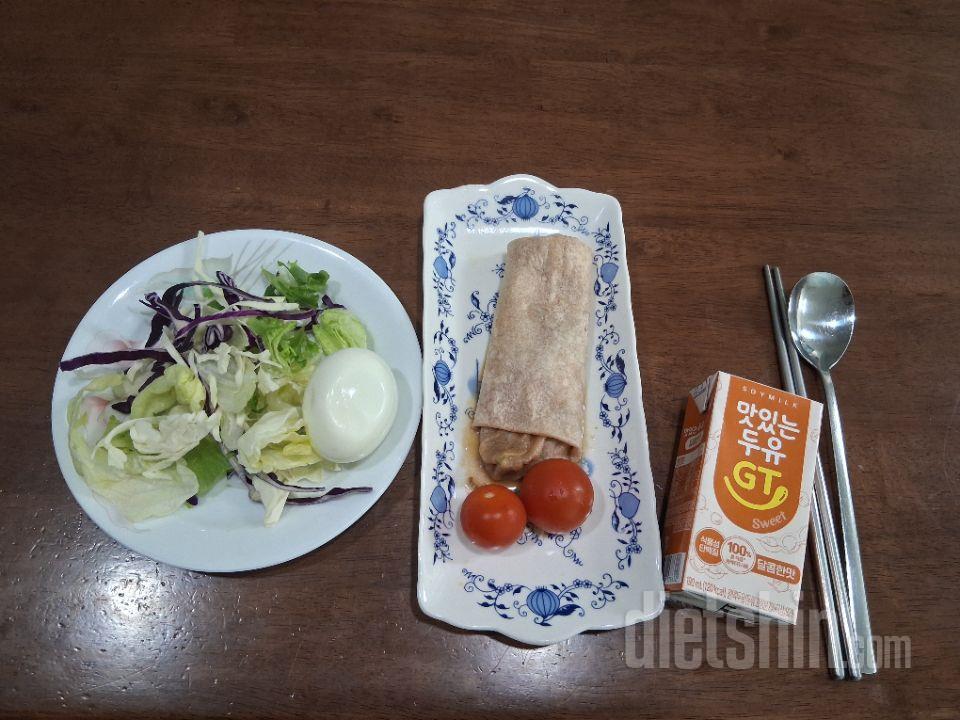 오랜만에 통밀당 브리또를 샀는데 매우