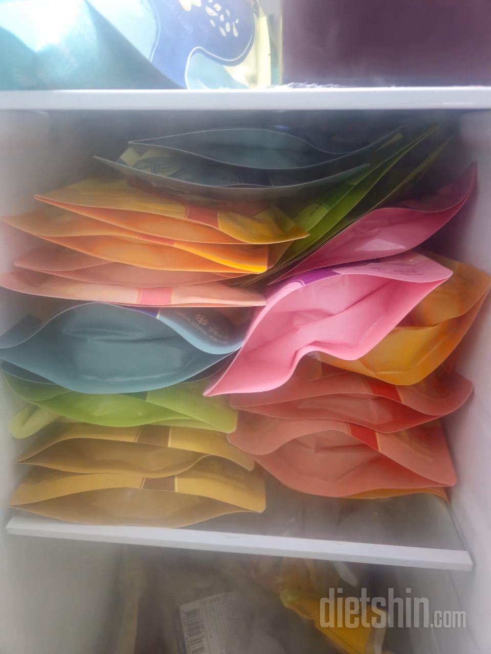 냉장고에 꽉꽉 채워놨네요
든든합니다