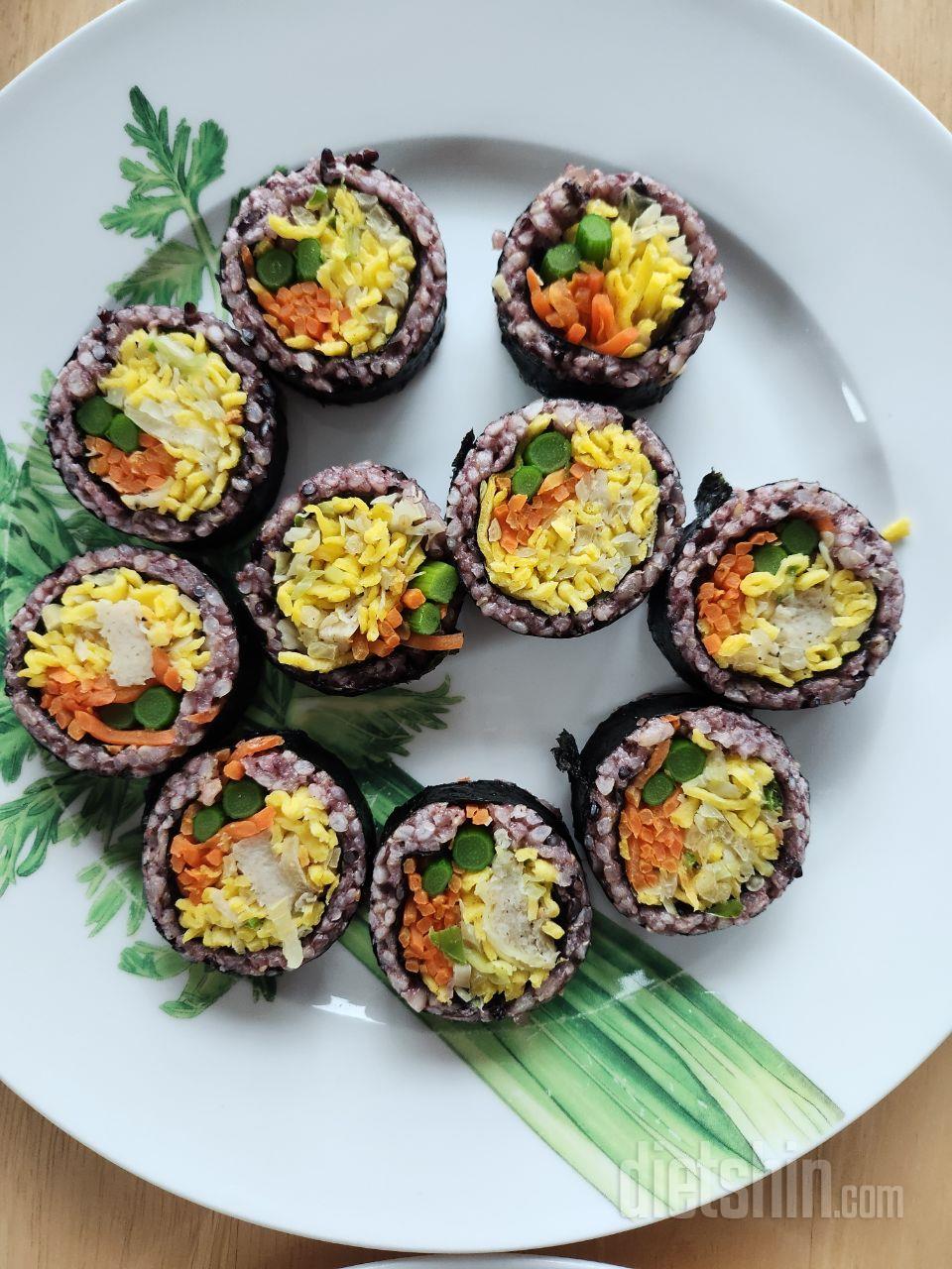 그냥 김밥 같아요♡
맛나요