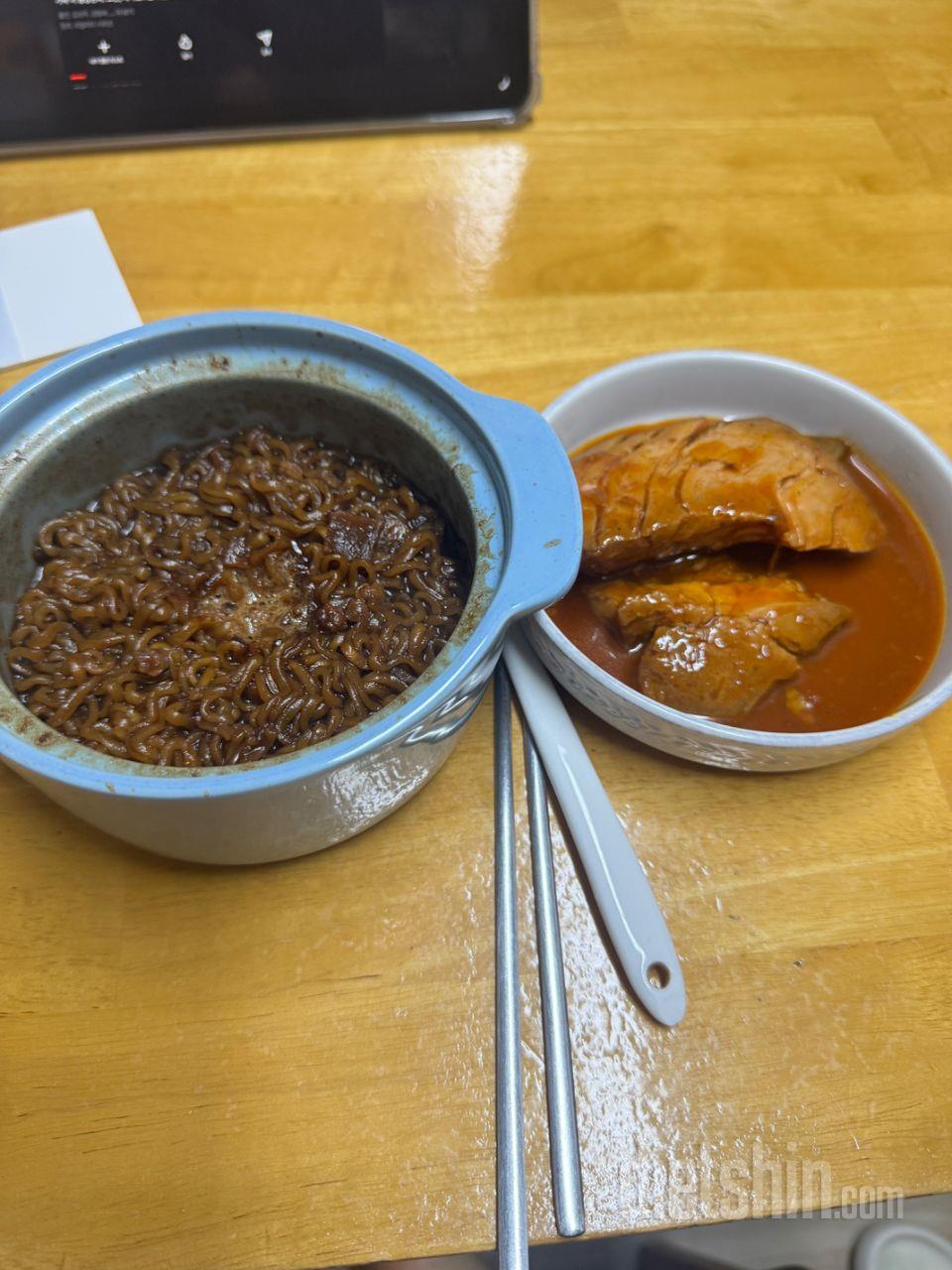 렌지에 30초만 돌렸어요 양념치킨맛이