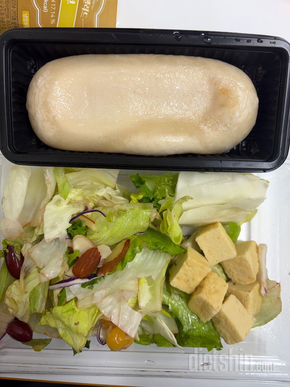 샐러드 간편하고 먹기 좋아요
연한 채