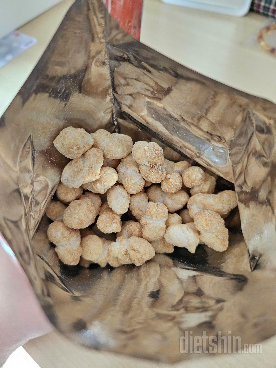 꼬소칩ㅋㅋ 진짜 이름처럼 고소하네요.