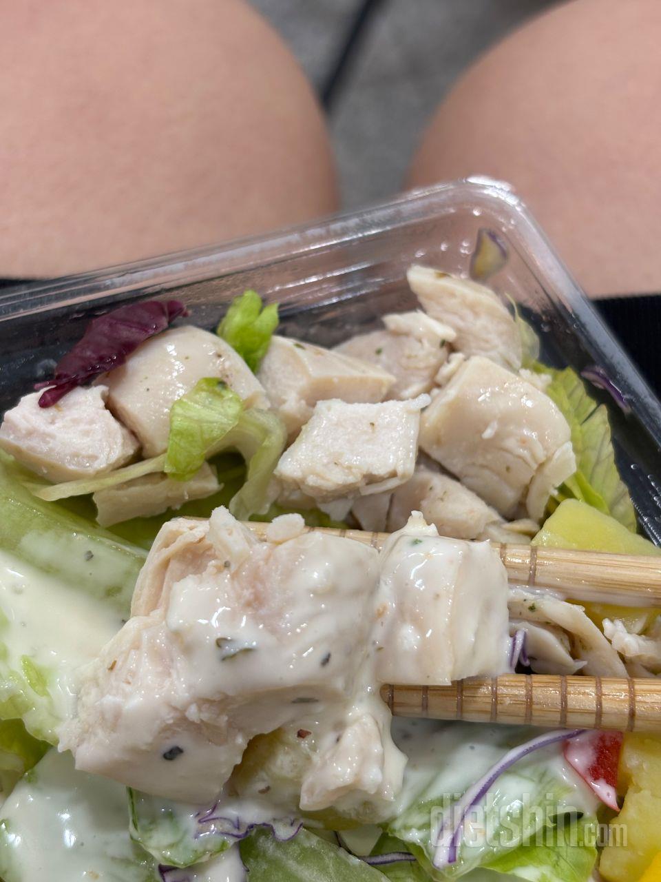 샐러드 맛있어용 콥샐러드 닭가슴살 잘