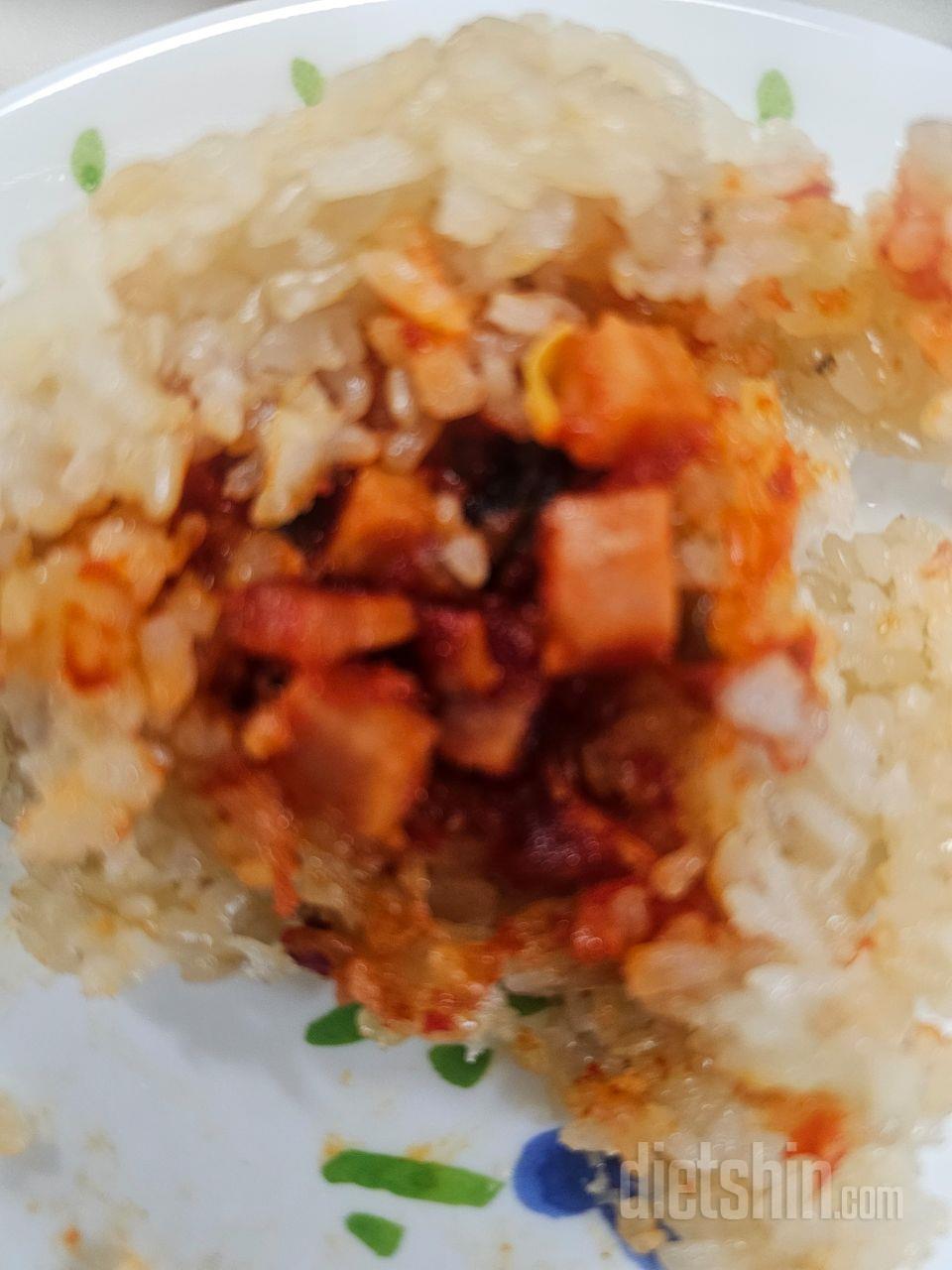 안에 내용물이 광고처럼 푸짐하지는 않