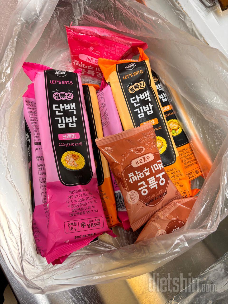 김밥 맛있어요
하나 먹어도 배가 꽤