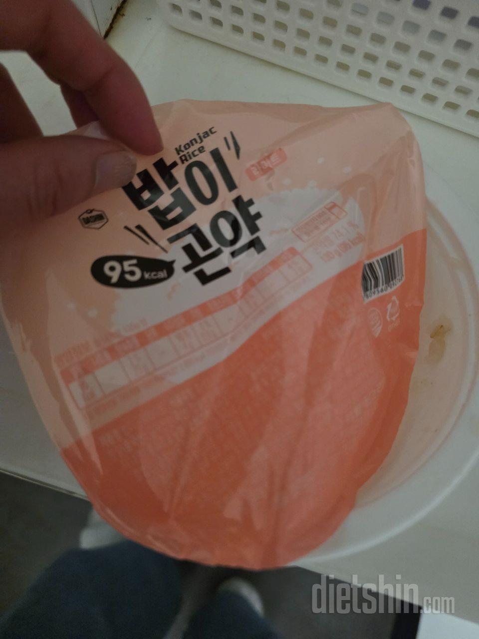 원래 봉지였는데 그릇으로ㅠ나와서 넘나