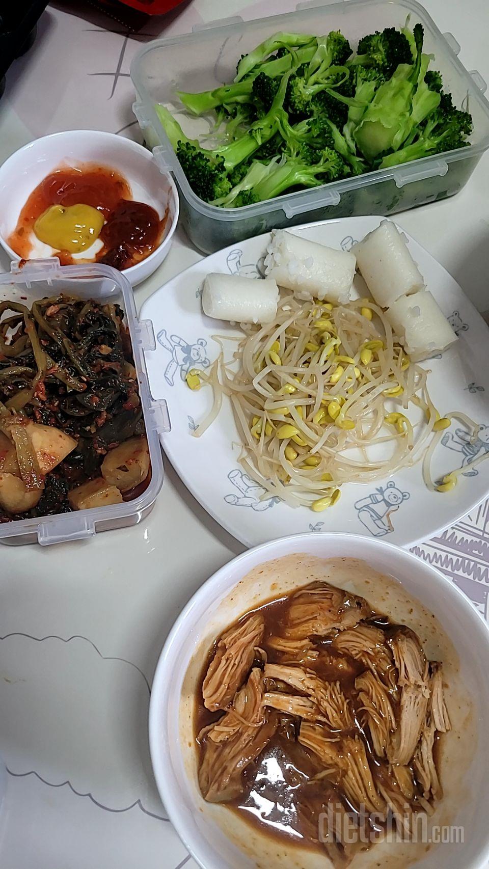 소스가 좀 간이 세서 
그냥 먹긴 어