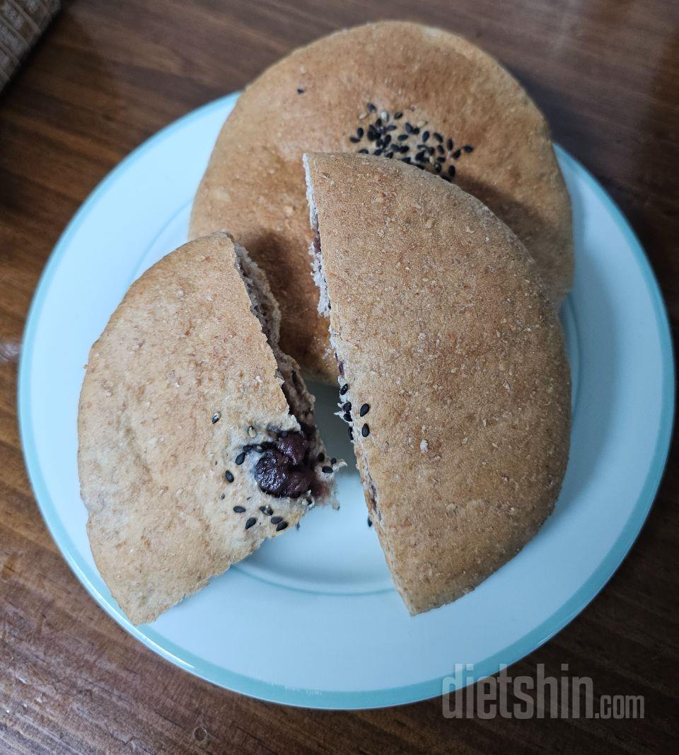 상품 받고 단팥빵 바로 시식~~^^
